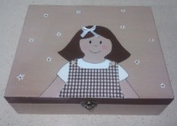 Joyero grande con niña en color marrón (22,95€)